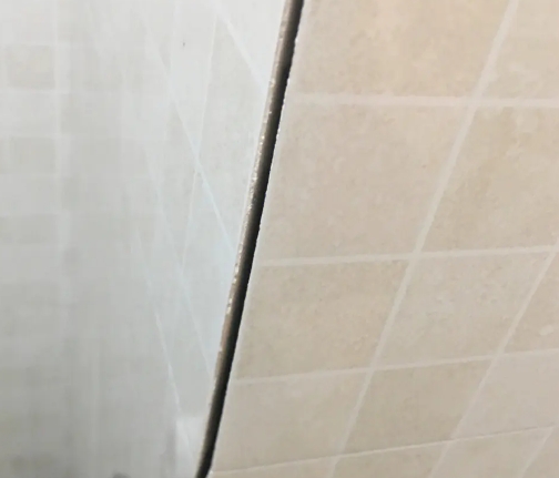 南岳瓷砖空鼓维修公司分享阳台瓷砖脱落的修复过程可以分为以下几个步骤