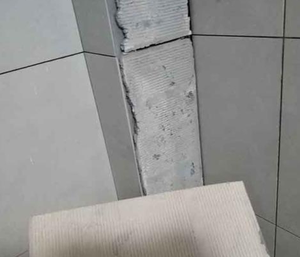南岳瓷砖空鼓维修公司分享下厨房瓷砖脱落的补救措施。